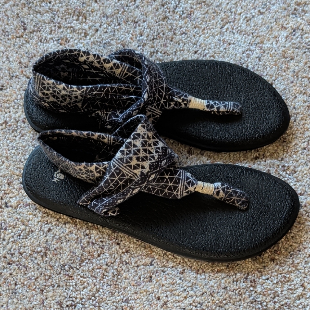 Sanuk Black and White Patterned Sandals